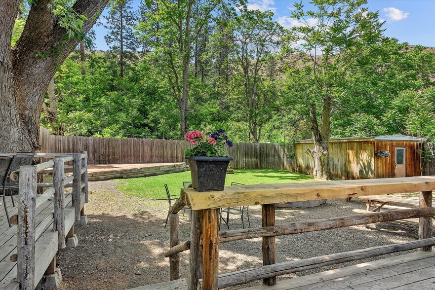 More Photos Of 53943 Highway 86, Halfway Restaurant For Sale