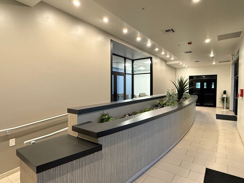 More Photos Of 1575 N Resler Dr, El Paso Medical For Lease