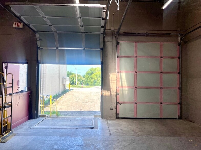 More Photos Of 7410 Sni-A-Bar Rd, Kansas City Manufacturing For Sale