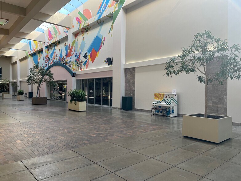 More Photos Of 100 Lincoln Sq, Urbana Unknown For Lease