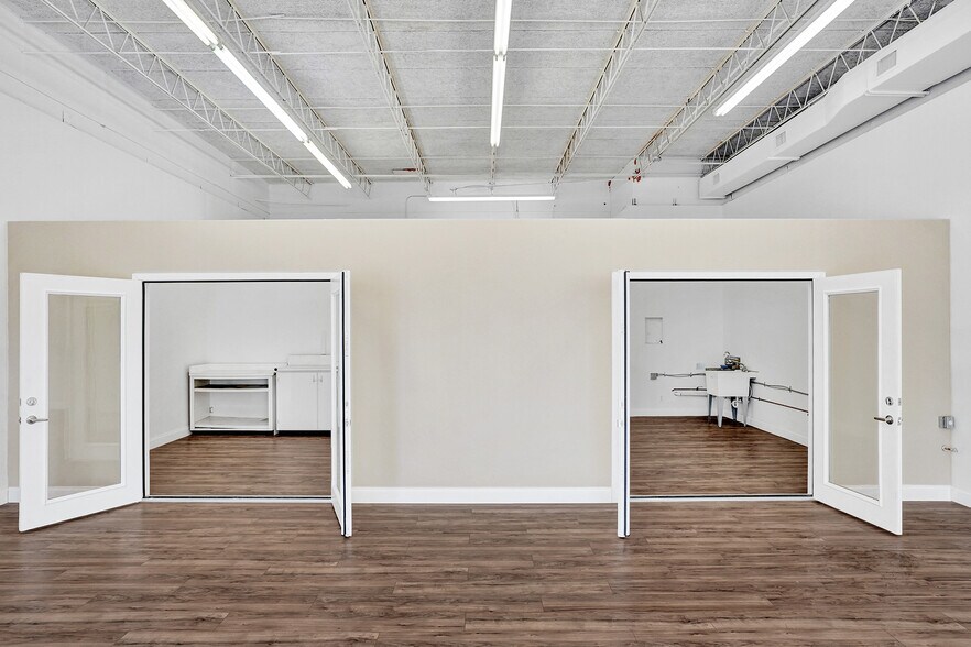 More Photos Of 959 NE Floranada Rd, Oakland Park Showroom For Lease