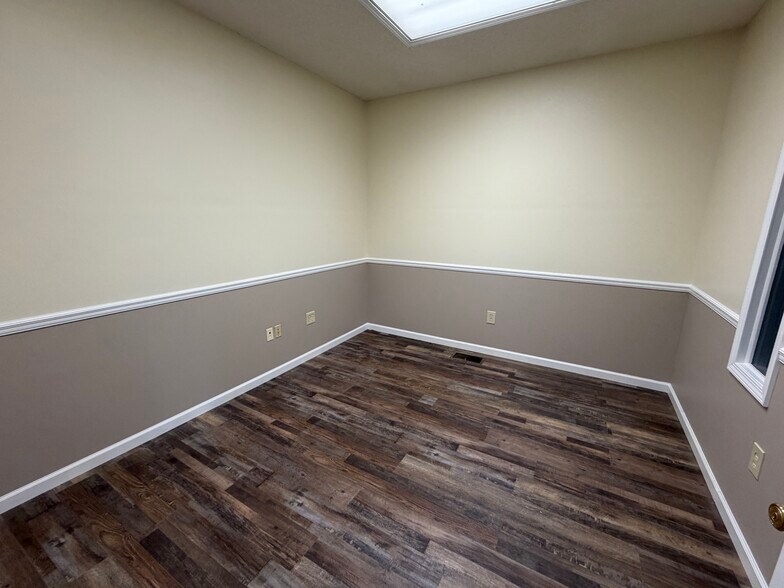More Photos Of 511 Battle St E, Talladega Storefront For Lease