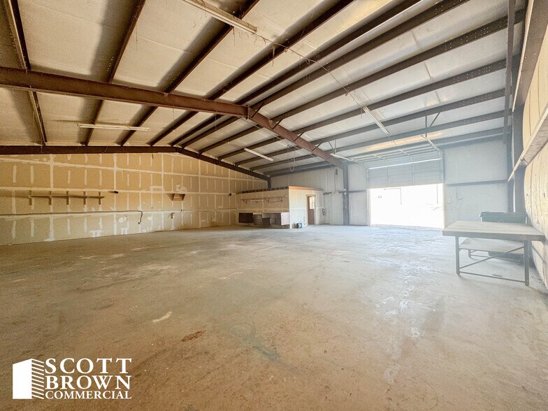 More Photos Of 900 Utility Rd, Sanger Unknown For Lease