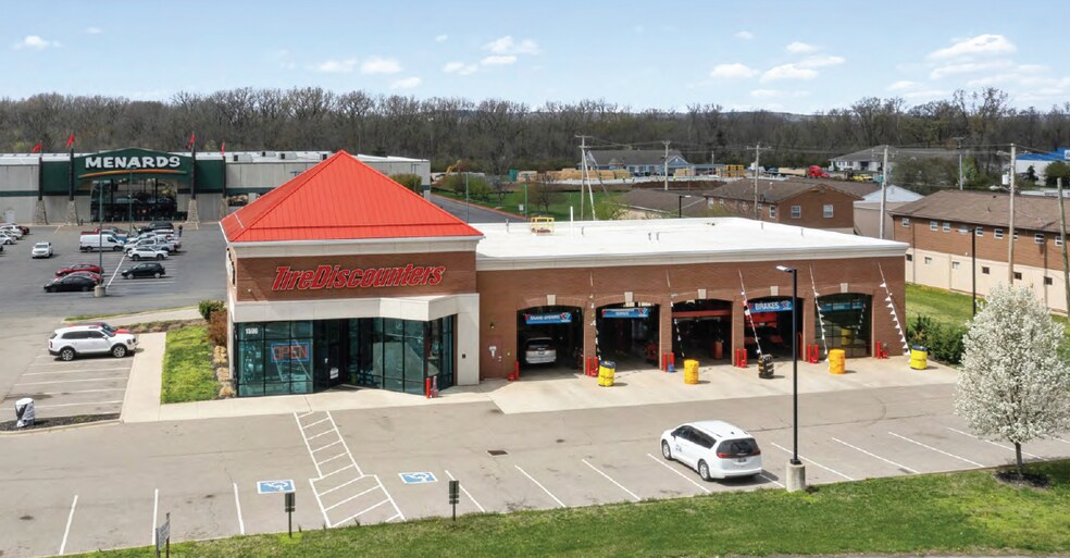 Primary Photo Of 1596 N Bridge St, Chillicothe Auto Repair For Sale