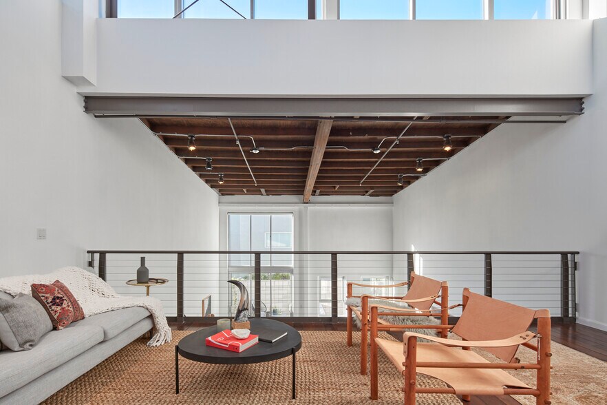 More Photos Of 2100 Abbot Kinney Blvd, Venice Office For Lease