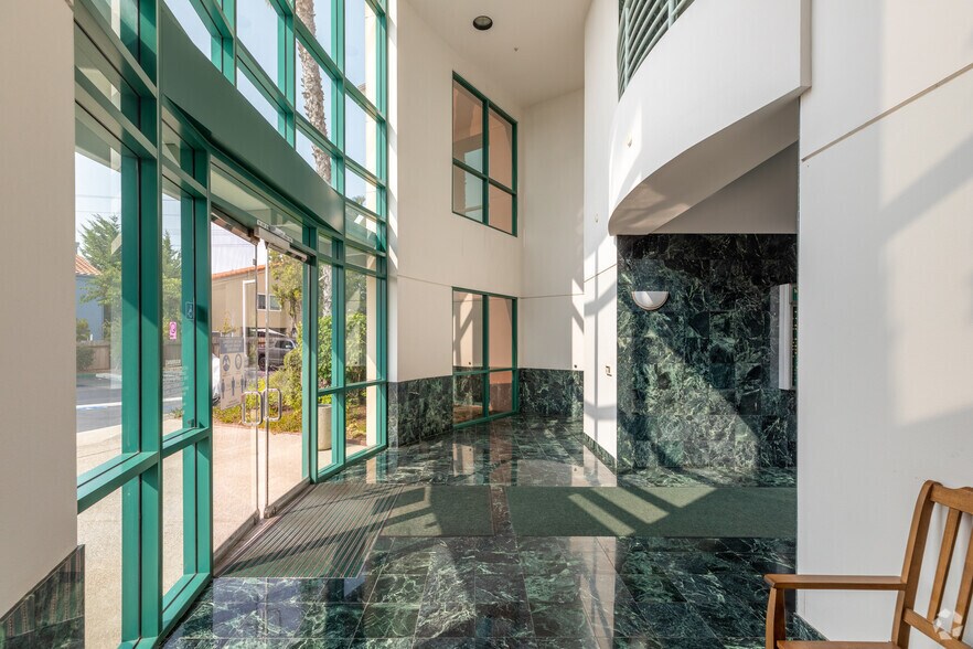 More Photos Of 169 Saxony Rd, Encinitas Medical For Lease