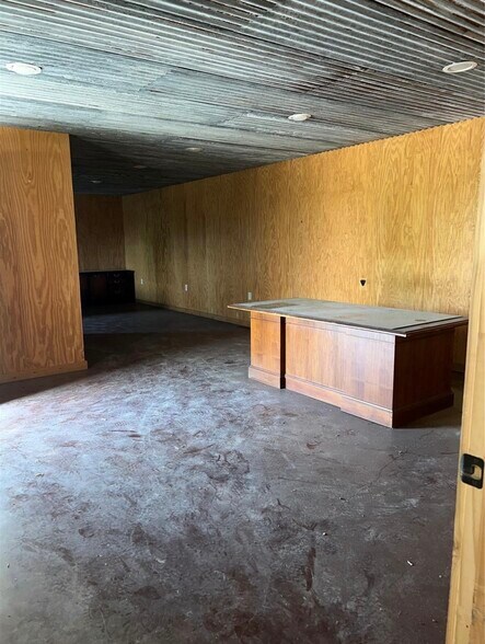 More Photos Of 411 Lee Rd, Mineral Wells Warehouse For Sale