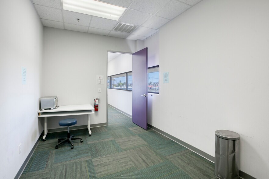 More Photos Of 921 S Las Vegas Blvd, Las Vegas Office For Sale