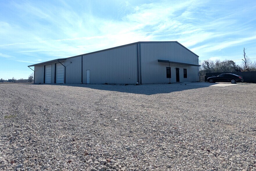 More Photos Of 7245 FM 1006 Rd, Orange Warehouse For Lease