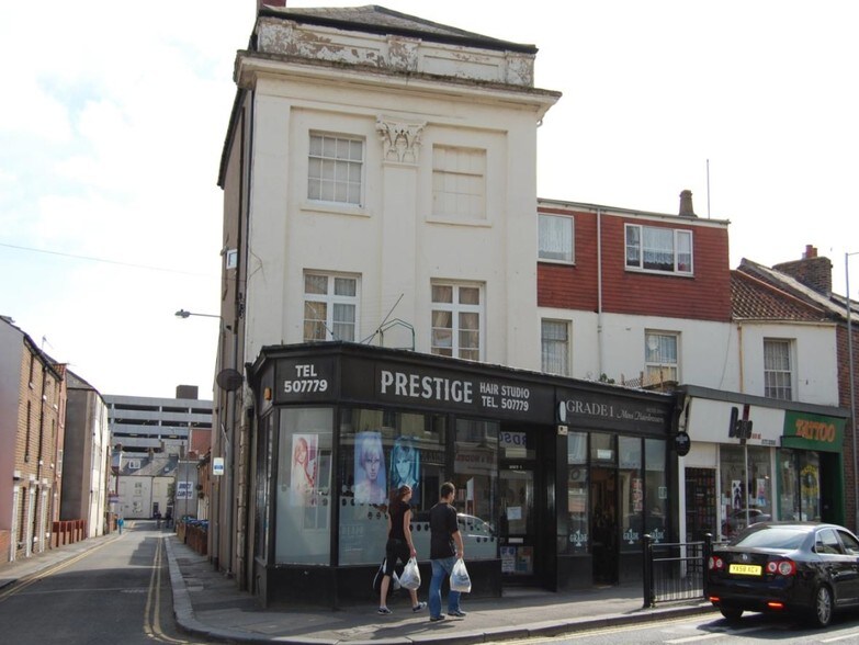 More Photos Of 37 Castle Rd, Scarborough Storefront For Lease