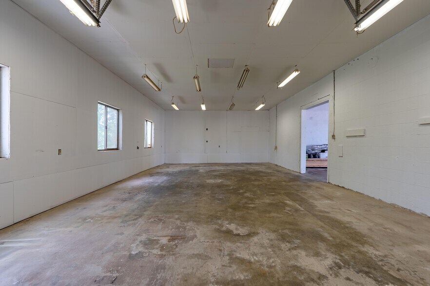 More Photos Of 422 State Highway 42, Osage Beach Storefront For Sale