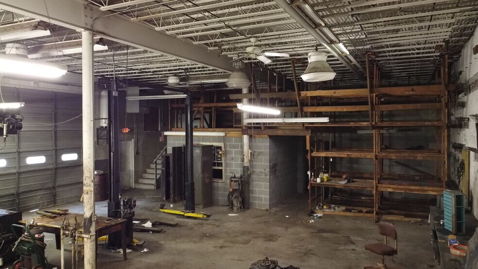 More Photos Of 1925 Old Chatham Rd, Martinsville Auto Repair For Sale