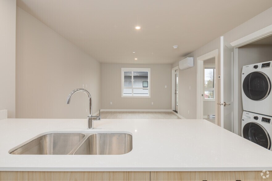 More Photos Of 107 Evans St, Duncan Apartments For Lease