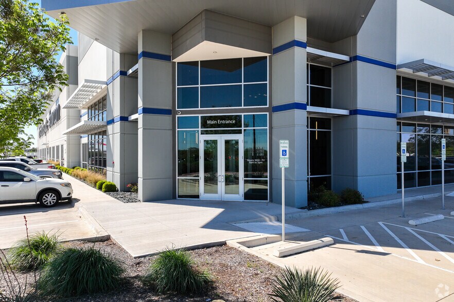 More Photos Of 2201 Chemsearch Blvd, Irving Warehouse For Lease