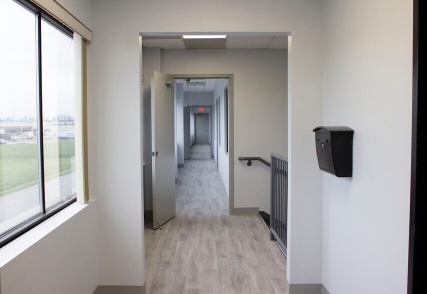 More Photos Of 5001 Crown Manor Pl, Louisville Light Distribution For Lease