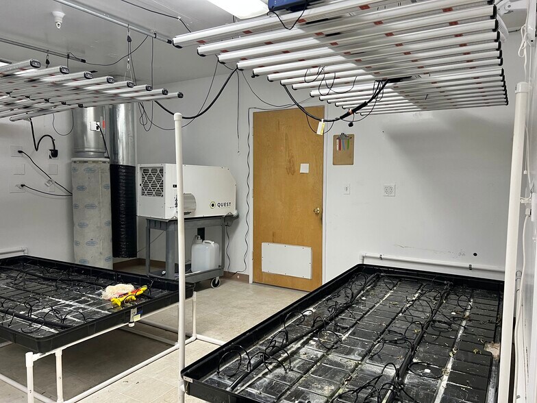 More Photos Of 2482 Progress Dr, Redding Manufacturing For Sale