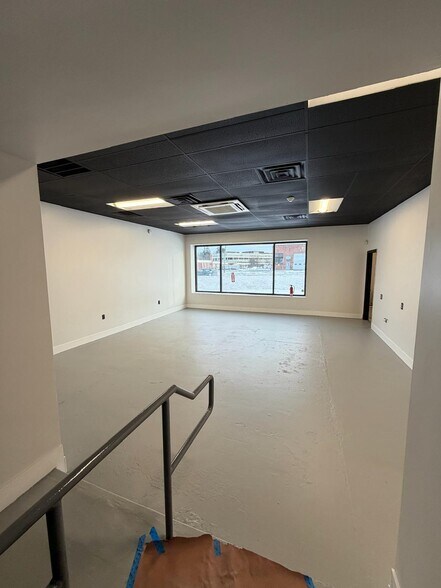 More Photos Of 611 Dutchess Tpke, Poughkeepsie Freestanding For Lease