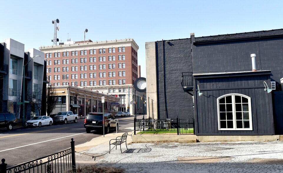 More Photos Of 124 E G.E. Patterson Ave, Memphis Restaurant For Sale