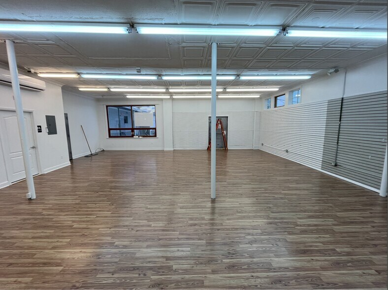 Primary Photo Of 20 Bennett St, Bridgeport Storefront For Lease