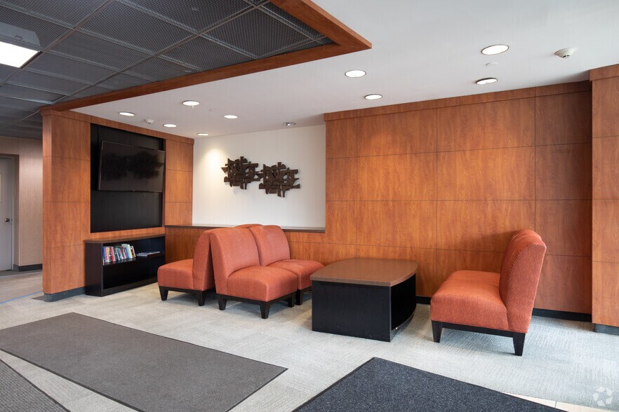 More Photos Of 3500 Sunrise Business, Great River Unknown For Lease