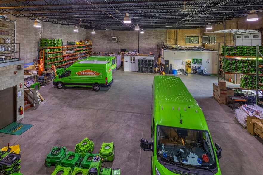 More Photos Of 815A Woburn St, Wilmington Warehouse For Lease