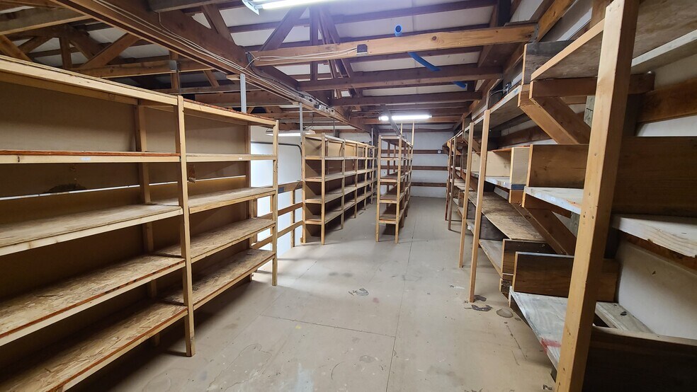 More Photos Of 11781 Watertank Rd, Burlington Manufacturing For Lease