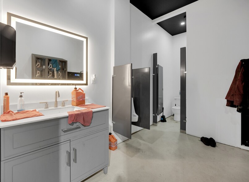 More Photos Of 22800 Highway H, Sedalia Manufacturing For Sale