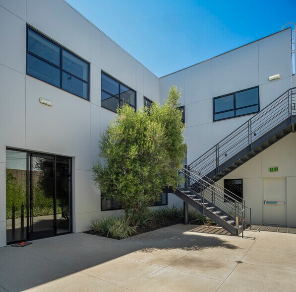 More Photos Of 2101 Wilshire Blvd, Santa Monica Medical For Sale