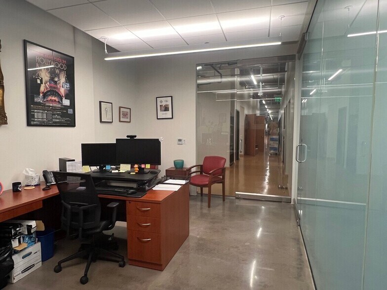 More Photos Of 3220 Winona Ave, Burbank Research And Development For Lease