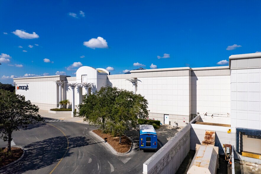 More Photos Of 459 Brandon Town Center Dr, Brandon General Retail For Lease