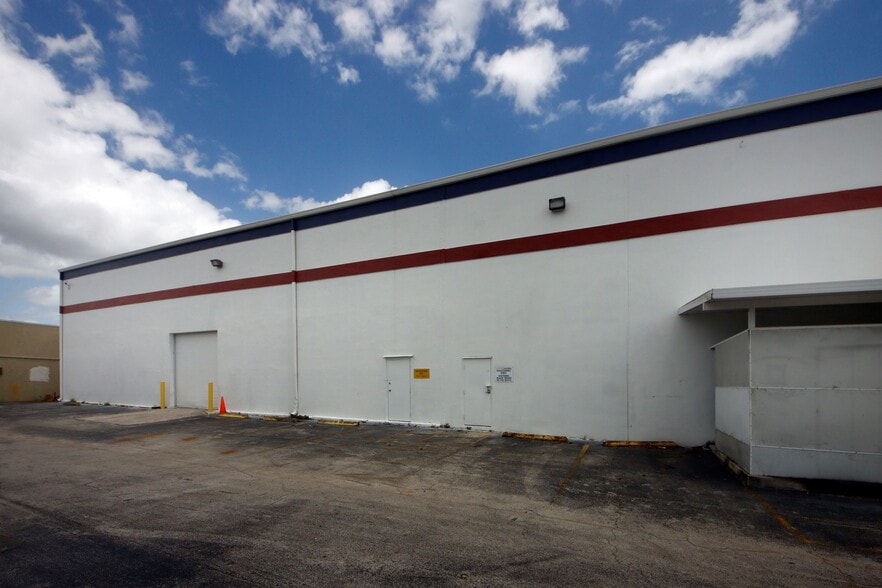 More Photos Of 2851 Evans St, Hollywood Warehouse For Lease