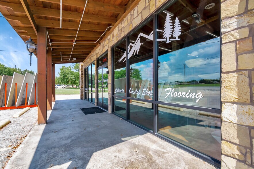 More Photos Of 7716 Davis Blvd, North Richland Hills Storefront For Lease