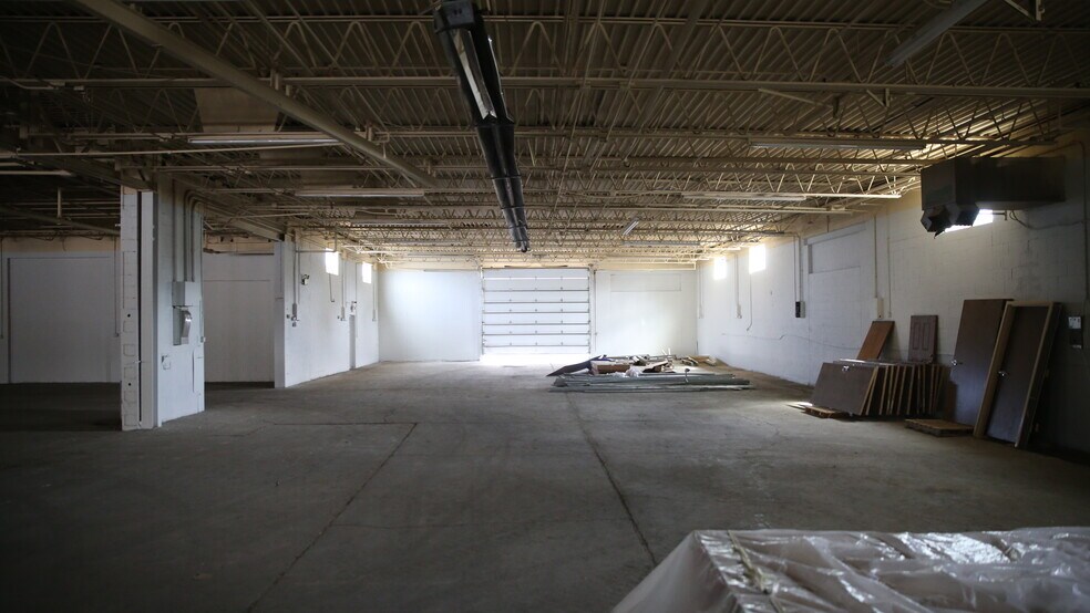 More Photos Of 845 Harrisburg Pike, Columbus Warehouse For Lease