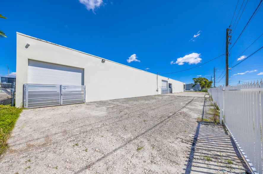 More Photos Of 2450-2460 NW 151st St, Miami Warehouse For Lease