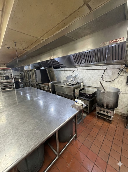 More Photos Of 5902 14th Ave, Brooklyn Office For Sale