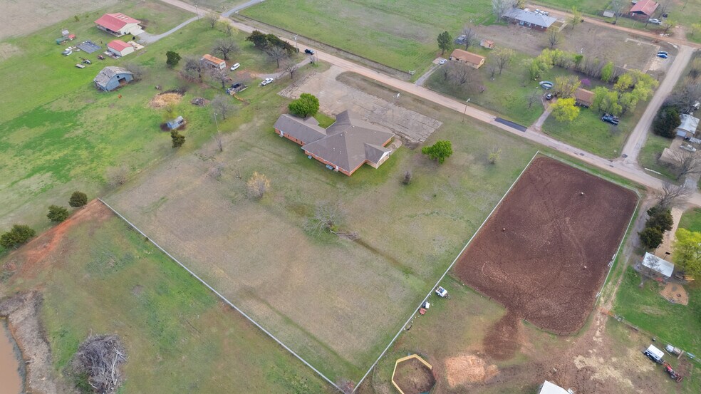 More Photos Of 907 N Oklahoma St, Tryon Religious Facility For Sale