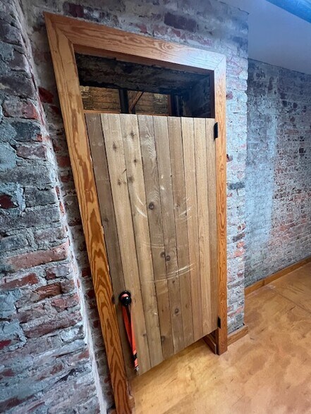 More Photos Of 1104 Broadway, Columbus Storefront For Lease