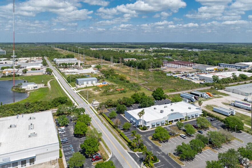 More Photos Of 4023 Tampa Rd, Oldsmar Unknown For Lease