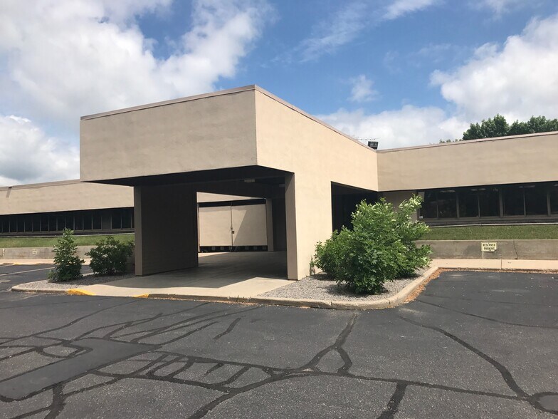 More Photos Of 1521 Northway Dr, Saint Cloud Medical For Lease