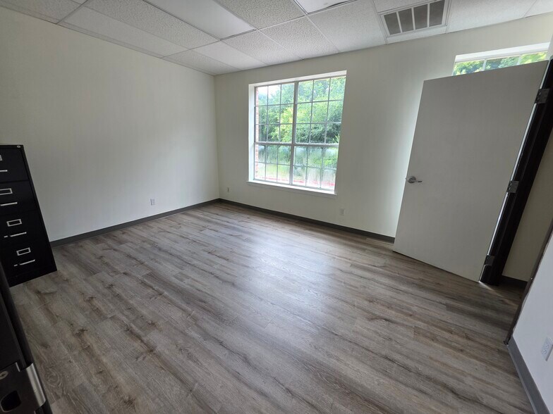 More Photos Of 5601-5605 Virginia Pky, McKinney Medical For Lease