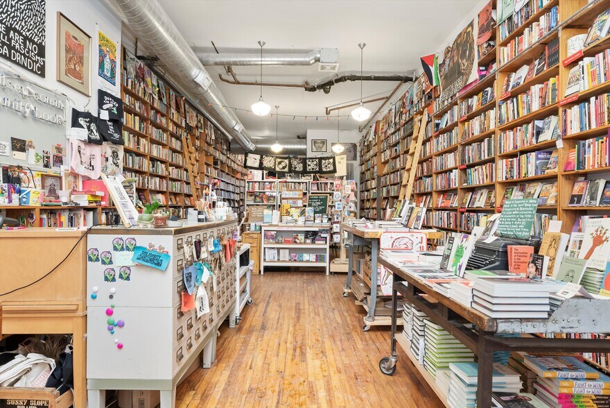 More Photos Of 1102 W 18th St., Chicago Apartments For Lease