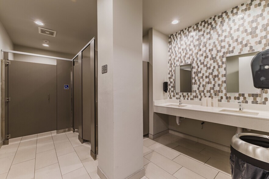 More Photos Of 28410 Bonita Crossing Blvd, Bonita Springs Unknown For Lease