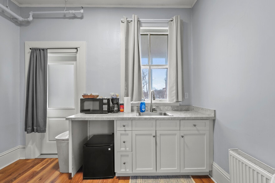 More Photos Of 74 Wendell Ave, Pittsfield Hotel For Sale