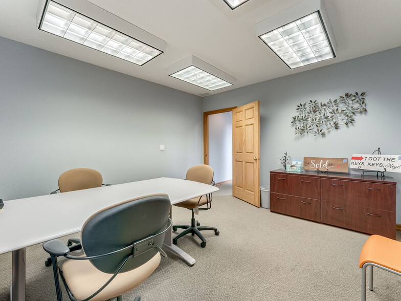 More Photos Of 1215 NE Baker St, Mcminnville Office For Sale