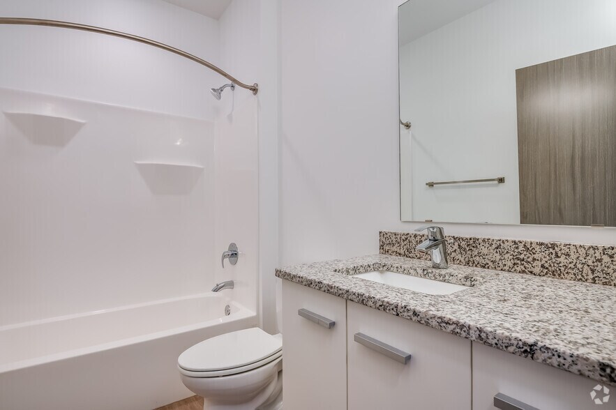 More Photos Of 211 W Mineral St, Milwaukee Apartments For Lease