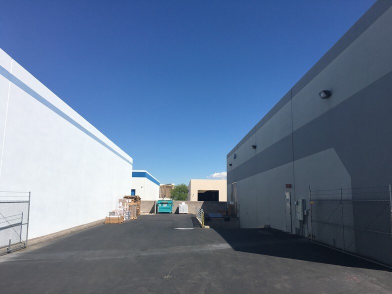 More Photos Of 5450 Desert Point Dr, Las Vegas Manufacturing For Lease