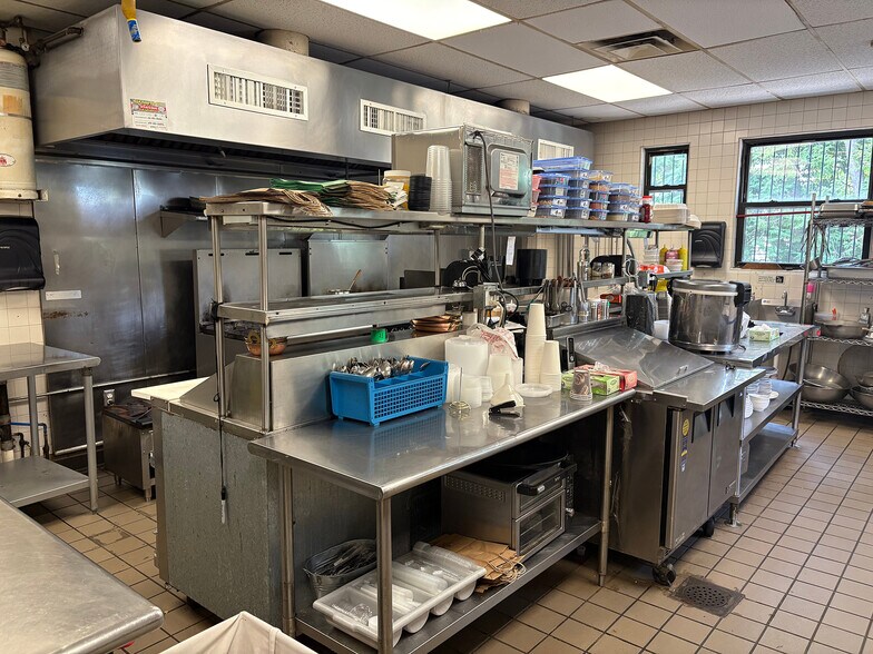 More Photos Of 886-926 Prospect St, Glen Rock Storefront For Lease