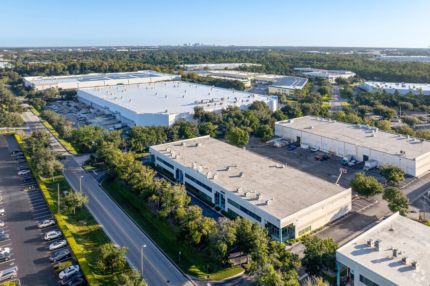 More Photos Of 7507 Kingspointe Pkwy, Orlando Unknown For Lease