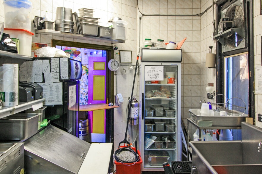 More Photos Of 146 Knickerbocker Ave, Brooklyn Storefront Retail Residential For Lease