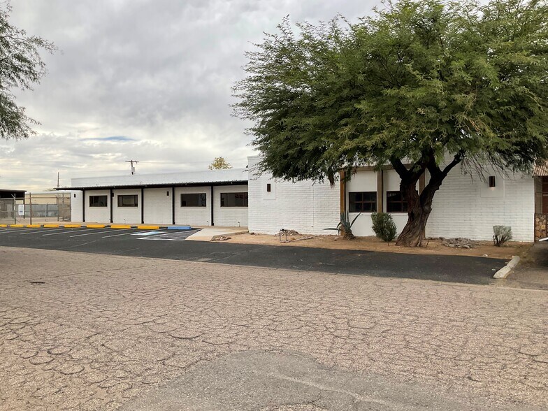 More Photos Of 2019 E 17th St, Tucson Warehouse For Lease